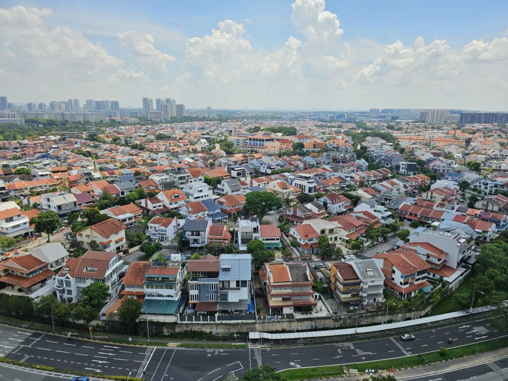 This unblocked, panoramic view of the Landed House estates in Serangoon Garden was taken from the old Chuan Park condo. The condo underwent an enbloc sale and will be redeveloped into a brand new modern condo, also known as Chuan Park. The new condo launch is set in Oct 2024 and features lush landscapes and communal facilities.